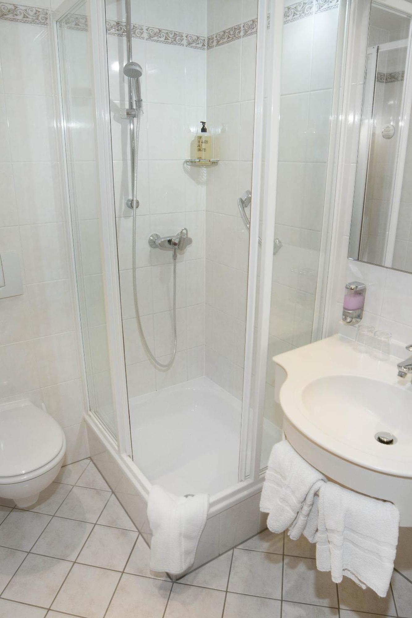 Hotel Zum Hirsch Wertingen Quarto foto