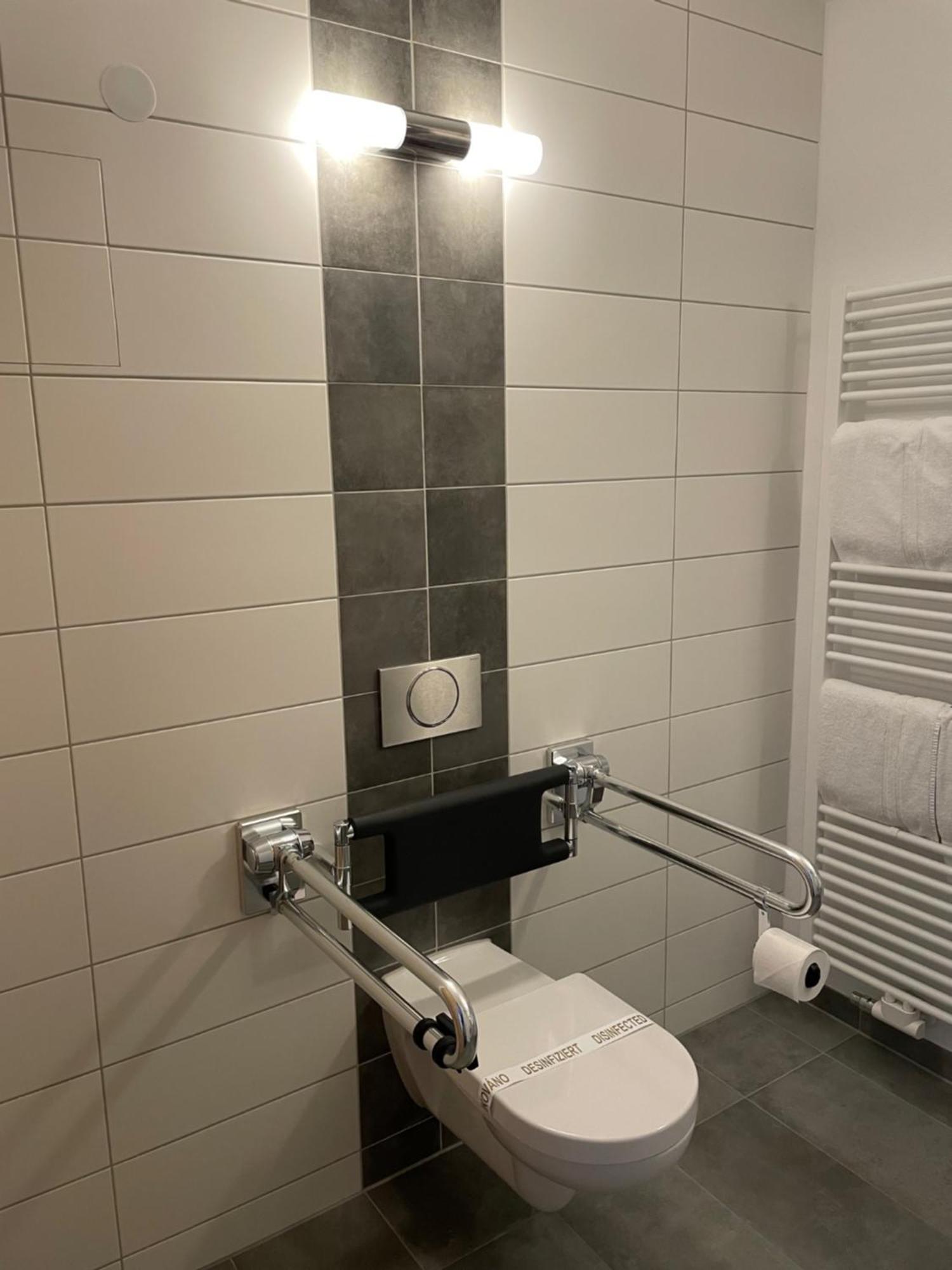 Hotel Zum Hirsch Wertingen Quarto foto